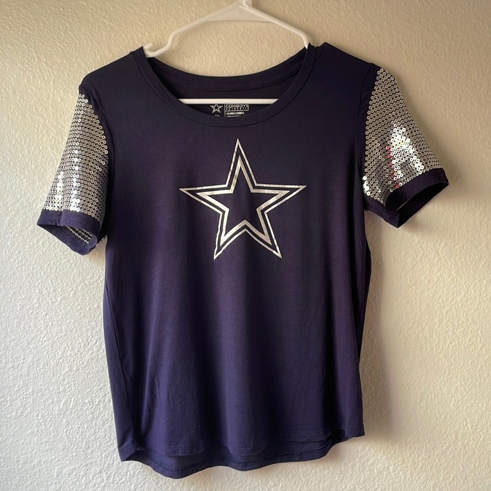 Dallas Cowboys Authentic Girl’s 12-14 fan tee with metallic star sequin sleeves